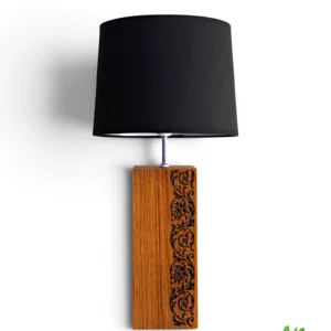 Lampe Passiflore en chêne massif huilé avec gravure florale et abat-jour noir