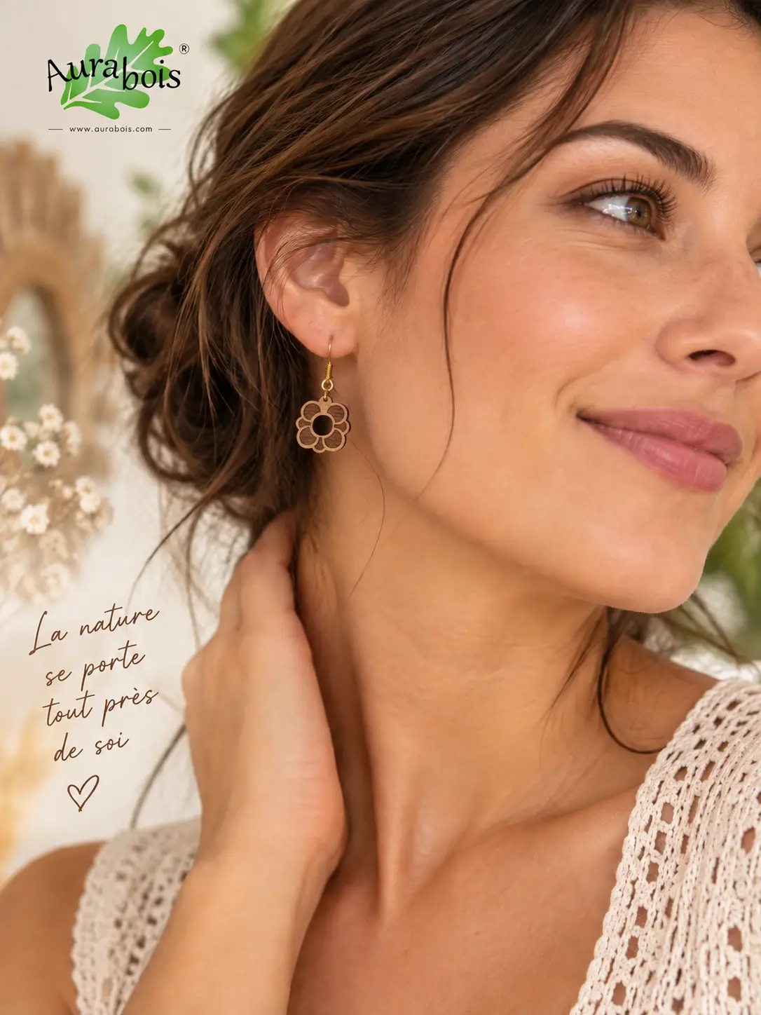 Boucles d'oreilles "Fleur" en bois de hêtre gravé au laser | Aurabois 1 Boucles d'oreilles Fleur en hêtre massif gravé au laser