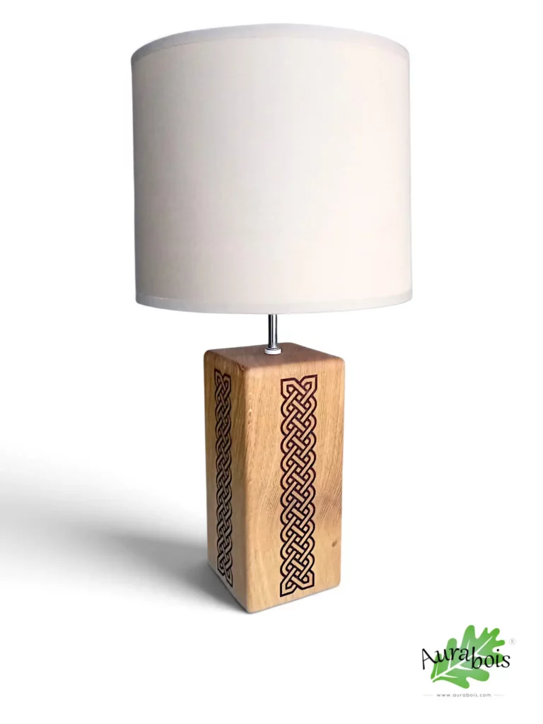 Lampe Celtic à poser en chêne massif gravé au laser