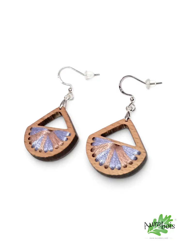 Boucles d’oreilles Colors en hêtre massif huilé avec tissage 100 % coton mauve et corail