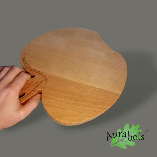 Planche à découper pour fruits et légume en bois de hêtre. Forme en pomme original avec gravue laser "le bonheur est un fruits sans pépins" fabrication artisanal.