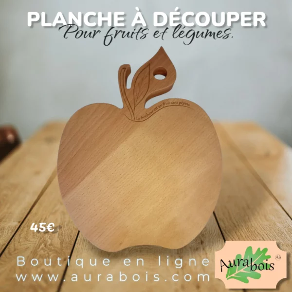 Planche à découper pour fruits et légume en bois de hêtre. Forme en pomme original avec gravue laser "le bonheur est un fruits sans pépins" fabrication artisanal.