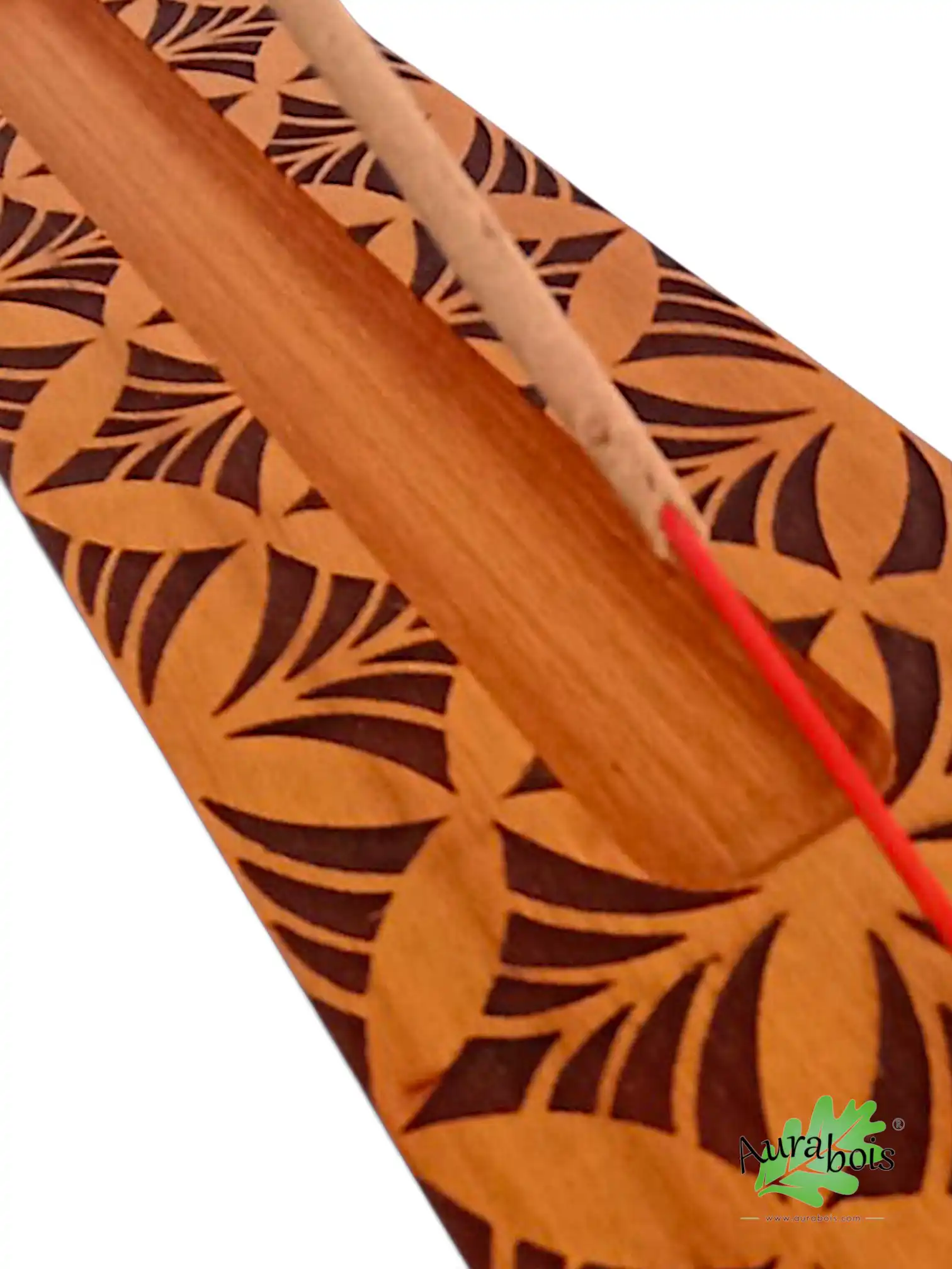 Porte-encens en merisier – Motif Plume Géométrique – Gravure fine – Modèle "Plume" – Fait main 3 Support encens fait main en bois massif, motif plume stylisée gravée.