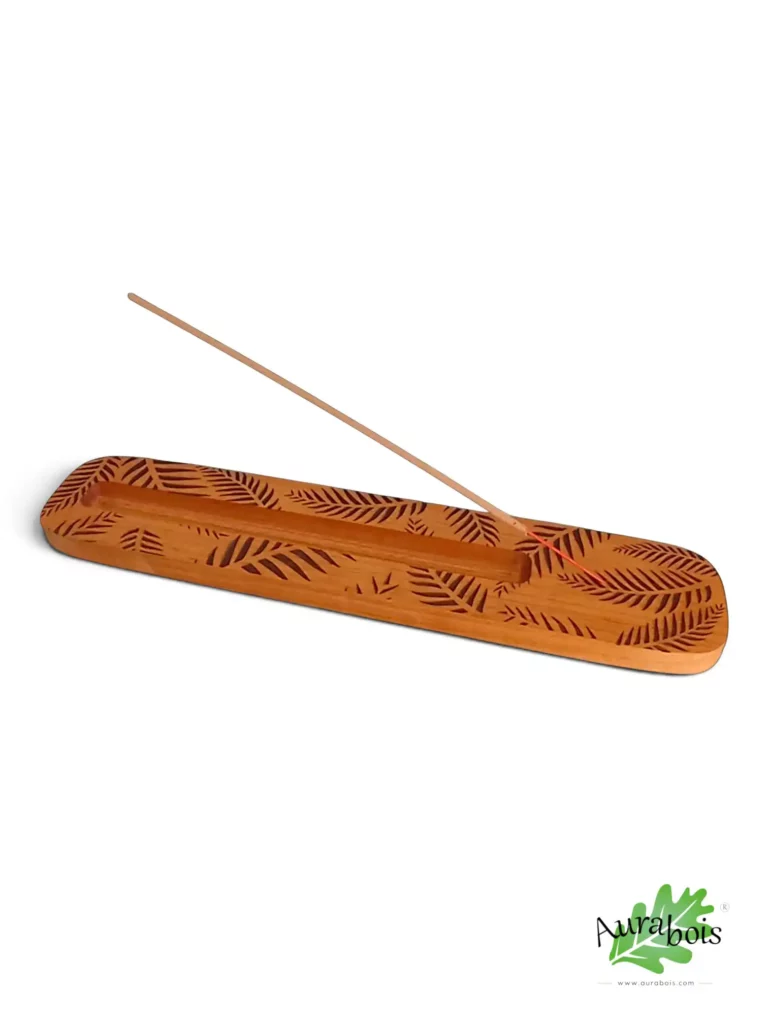 Support à encens en bois de merisier avec motif feuille de palmier gravé au laser.