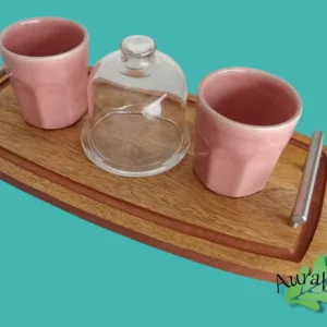 Plateau à café “Mandala Rose” – Bois d’acacia, 2 tasses roses & cloche en verre – Gravure artisanale