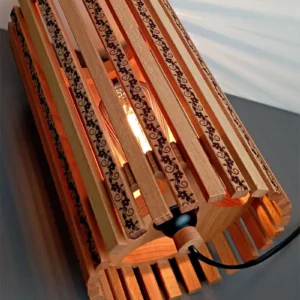 Lampe en bois artisanale gravée « Floris »- Modèle Cylindre Nature