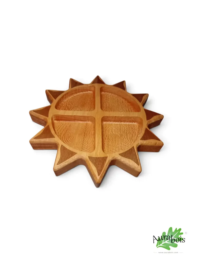 Assiette apéro en bois de hêtre en forme de soleil avec quatre compartiments gravés – artisanat français