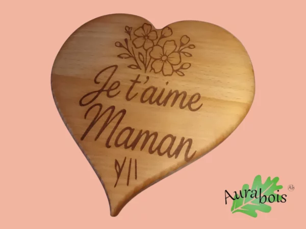 Dessous de plat en bois de hêtre gravé en forme de cœur – Cadeau personnalisé fête des mères