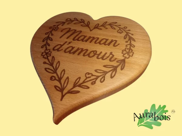 Dessous de plat en bois de hêtre gravé en forme de cœur – Cadeau personnalisé fête des mères