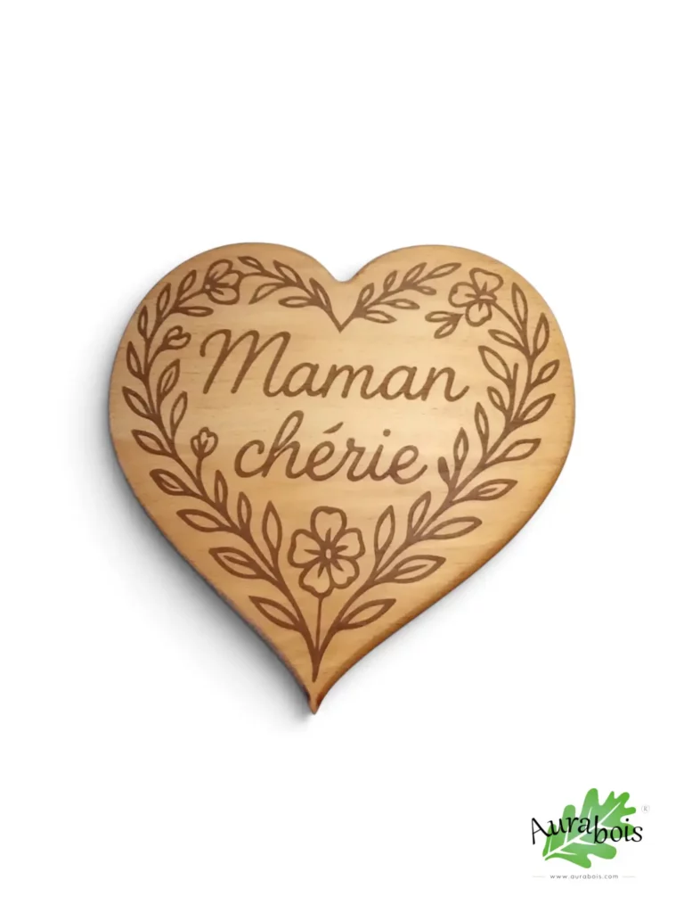 Dessous de plat cœur en hêtre massif gravé « Maman chérie » avec motifs floraux