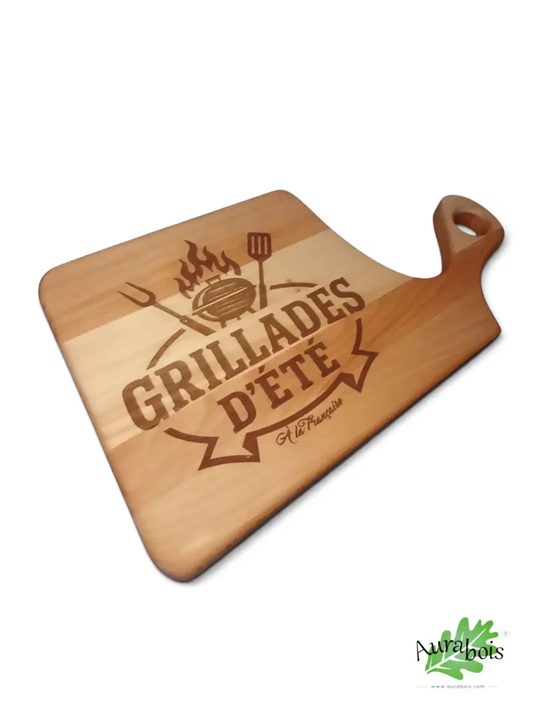 Planche à découper en bois de hêtre gravée "Grillades d'été" avec poignée