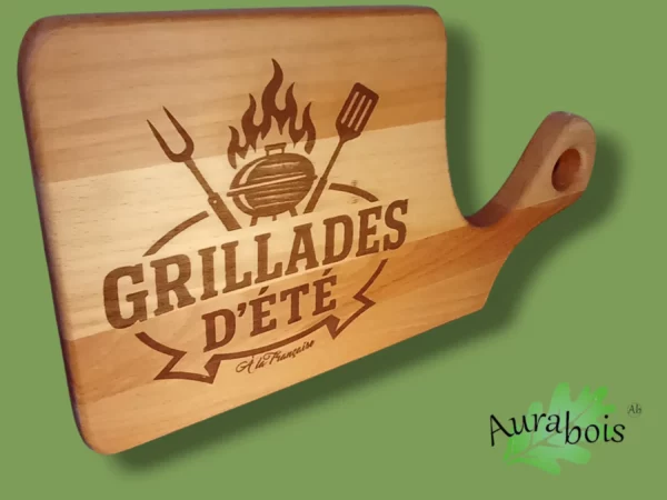 Planche à découper en bois de hêtre gravée "Grillades d'été" avec poignée