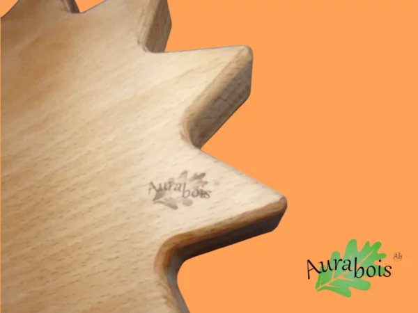 Assiette apéro en bois de hêtre en forme de soleil avec quatre compartiments gravés – artisanat français