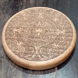 Dessous de plat en hêtre massif – Calendrier Maya gravé au laser