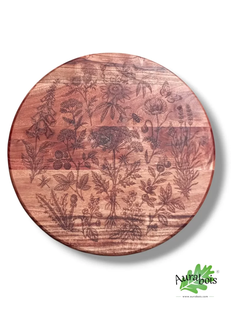 Dessous de plat XXL en bois d'acacia massif avec gravure botanique réalisée au laser, fabrication artisanale française.